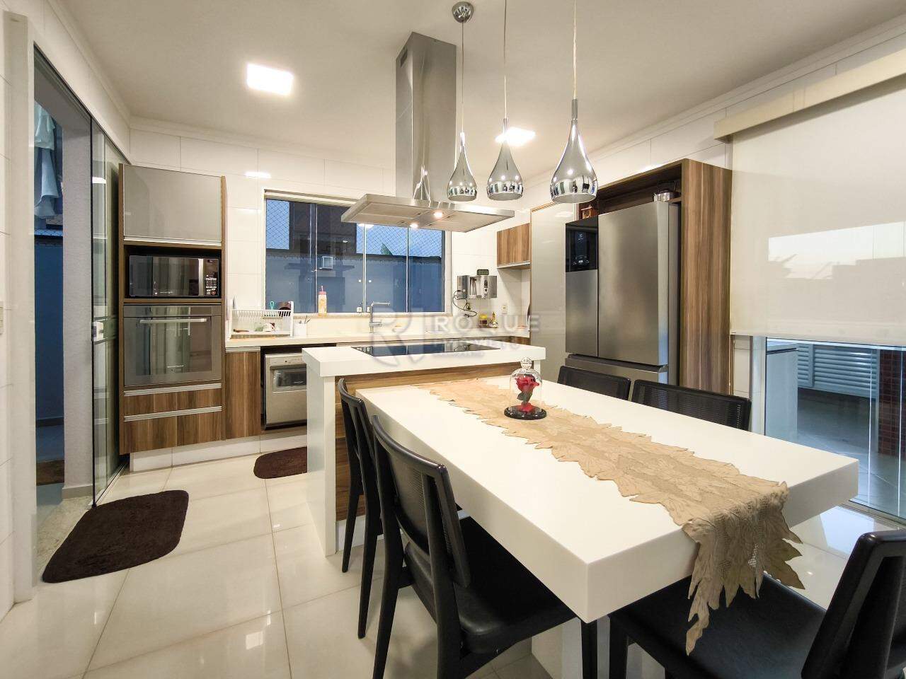 Casa em condomínio à venda no bairro Residencial Ilha de Bali: COZINHA