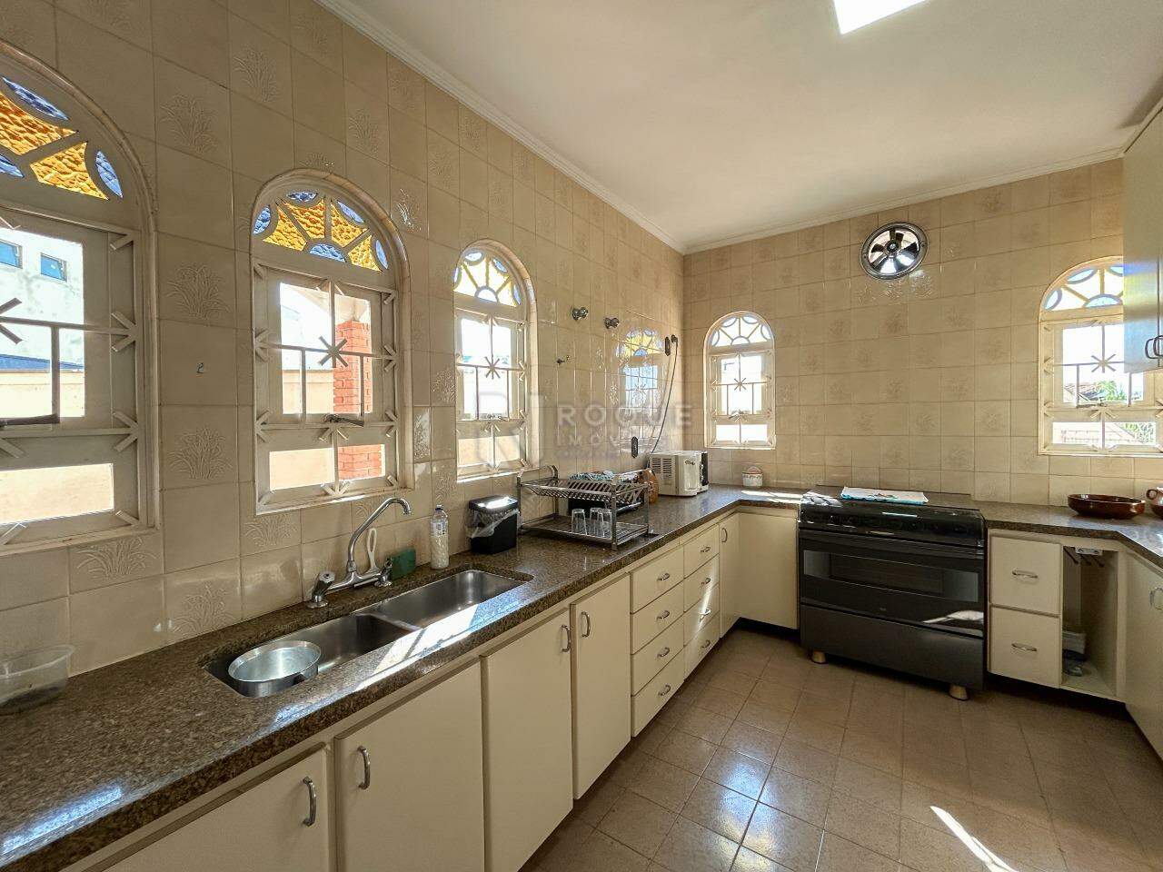 Casa Residencial para aluguel no bairro Jardim Montezuma: Cozinha
