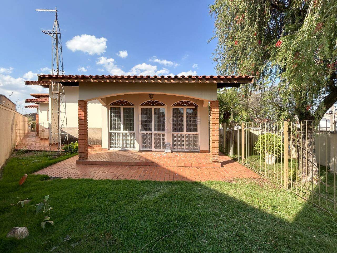 Casa Residencial para aluguel no bairro Jardim Montezuma: Área externa