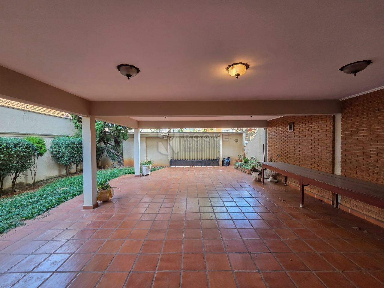Casa Residencial para aluguel no bairro Jardim Montezuma: Garagem