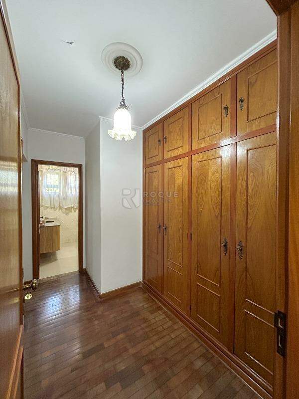Casa Residencial para aluguel no bairro Jardim Montezuma: Closet Suíte