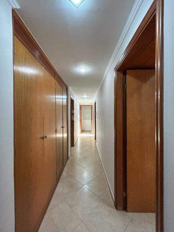 Apartamento para aluguel no bairro Centro: Hall 
