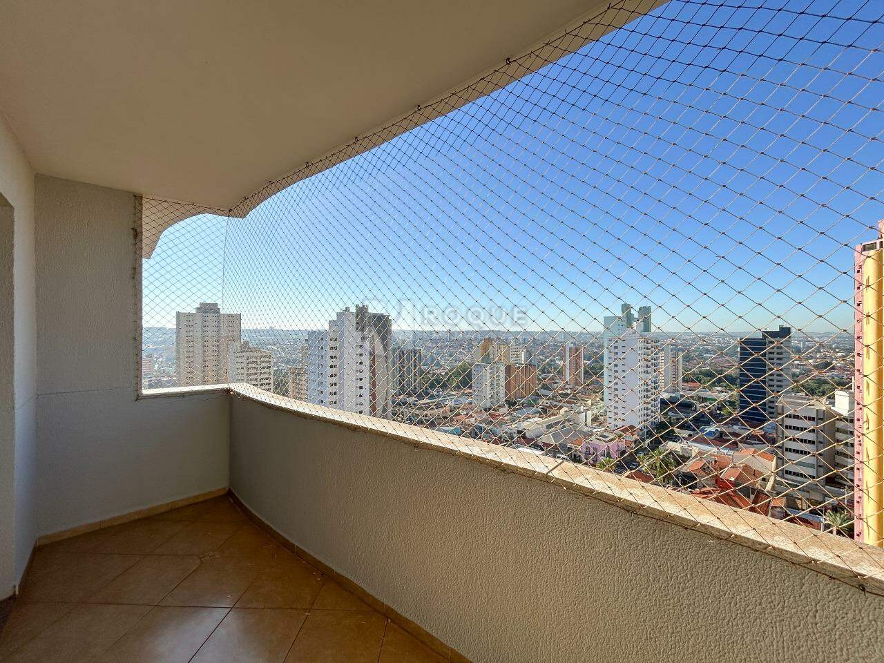 Apartamento para aluguel no bairro Centro: Sacada 