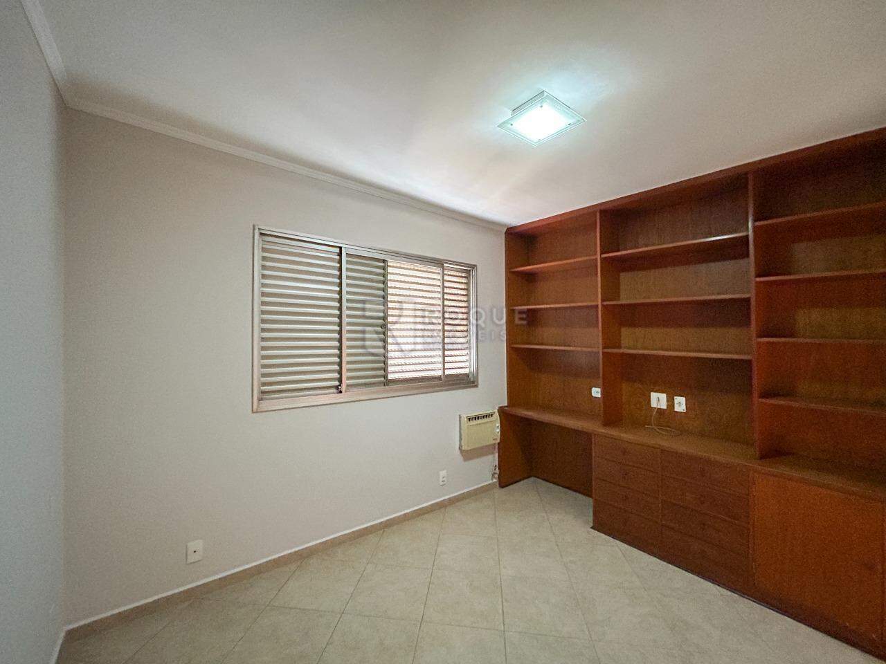Apartamento para aluguel no bairro Centro: Dormitório 2 suíte 