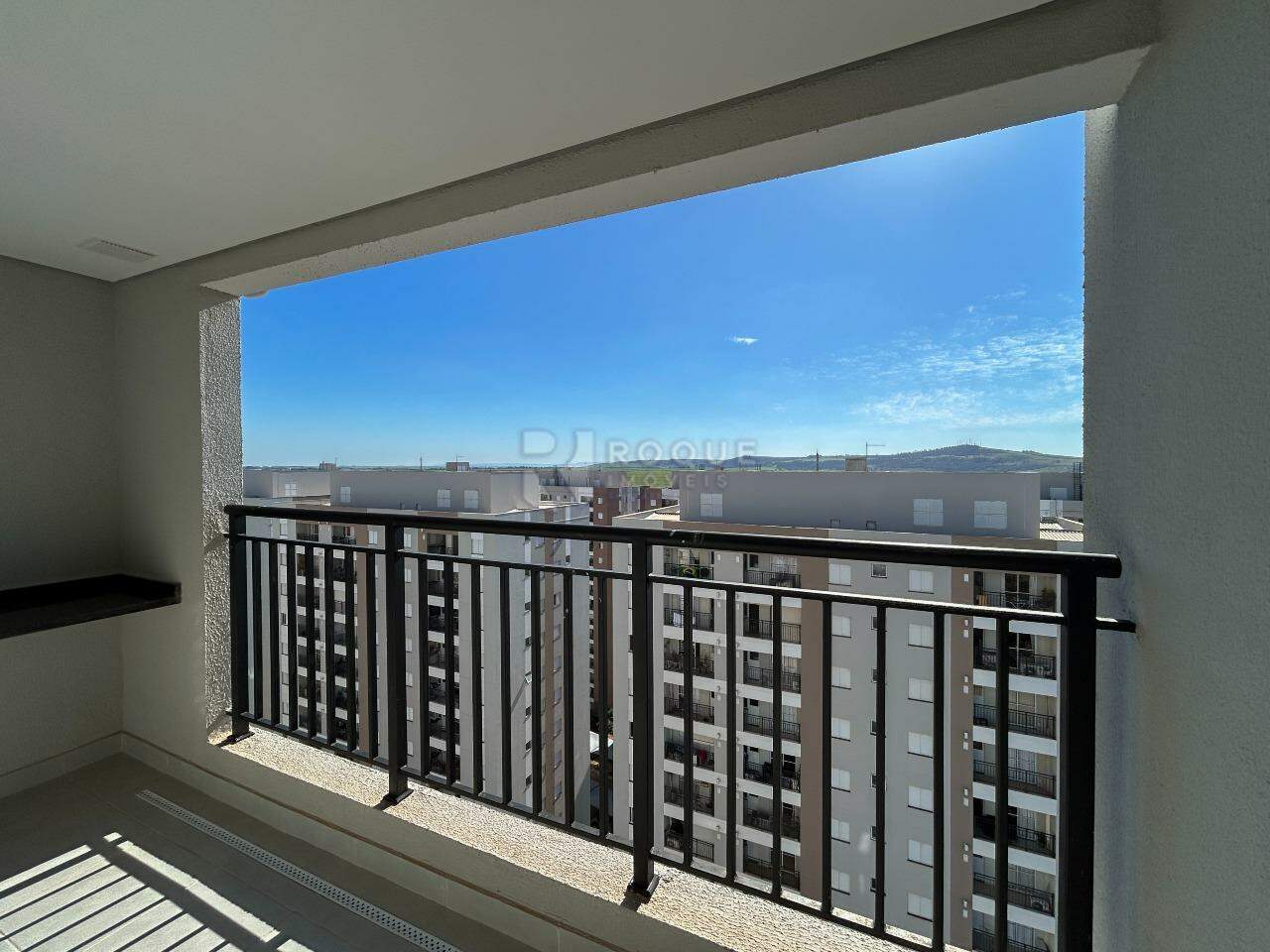 Apartamento para aluguel no bairro Jardim Santa Adélia: Sacada