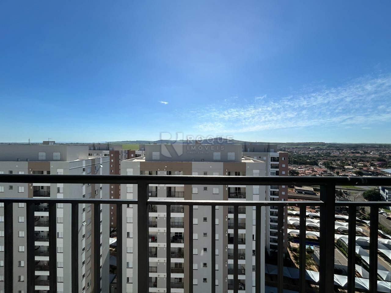 Apartamento para aluguel no bairro Jardim Santa Adélia: Sacada
