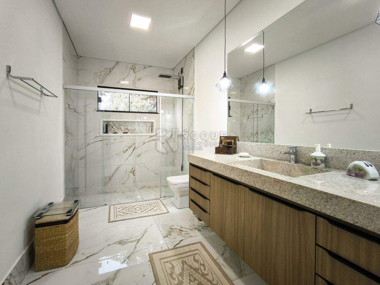 Casa em condomínio à venda no bairro Estância Eldorado: WC SUÍTE 1
