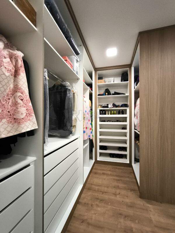 Casa em condomínio à venda no bairro Estância Eldorado: CLOSET SUÍTE 1