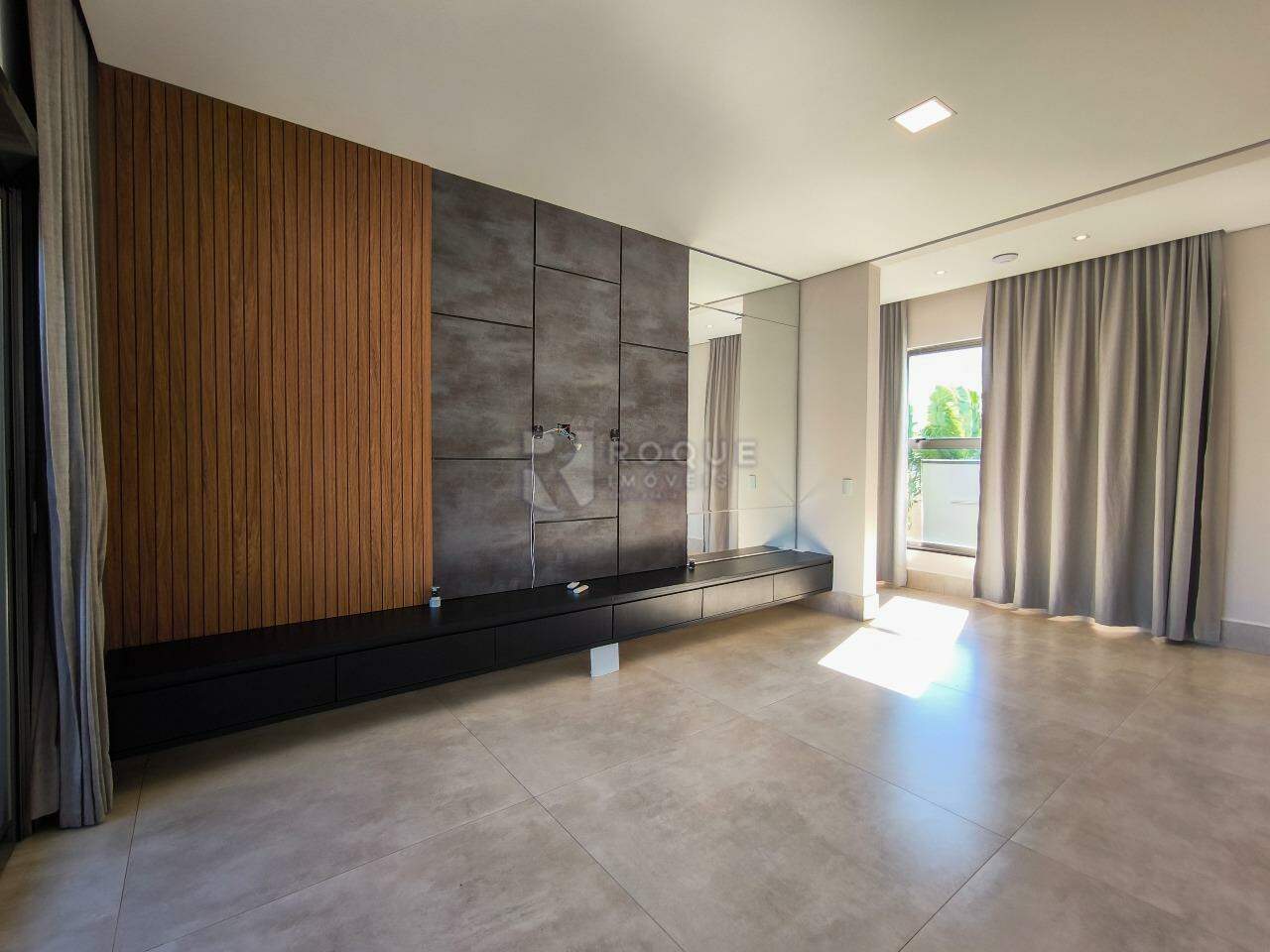 Casa em condomínio à venda no bairro Villaggio San Pietro: SALA DE TV
