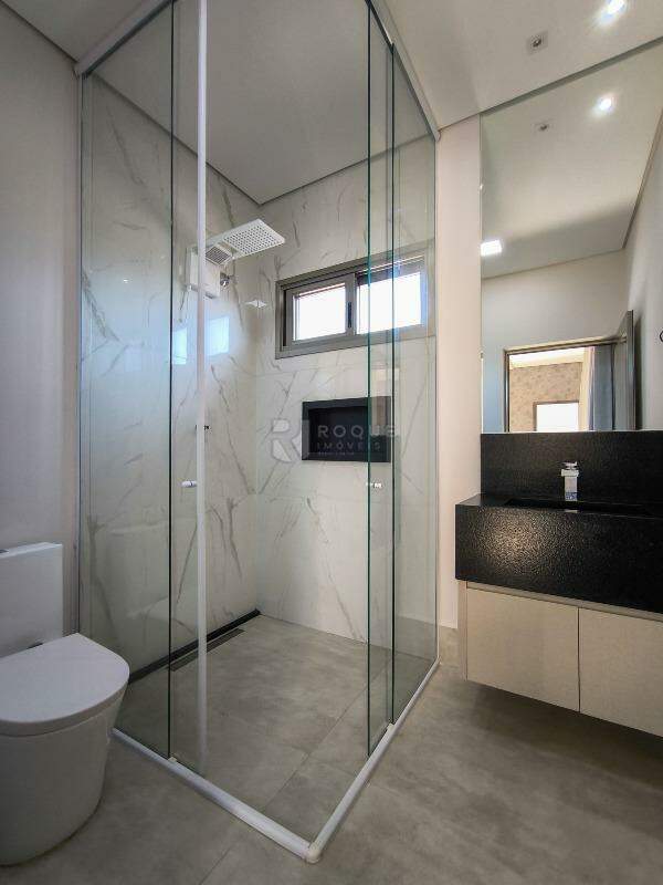 Casa em condomínio à venda no bairro Villaggio San Pietro: WC SALA DE TV