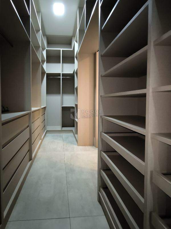 Casa em condomínio à venda no bairro Villaggio San Pietro: CLOSET SUÍTE 1