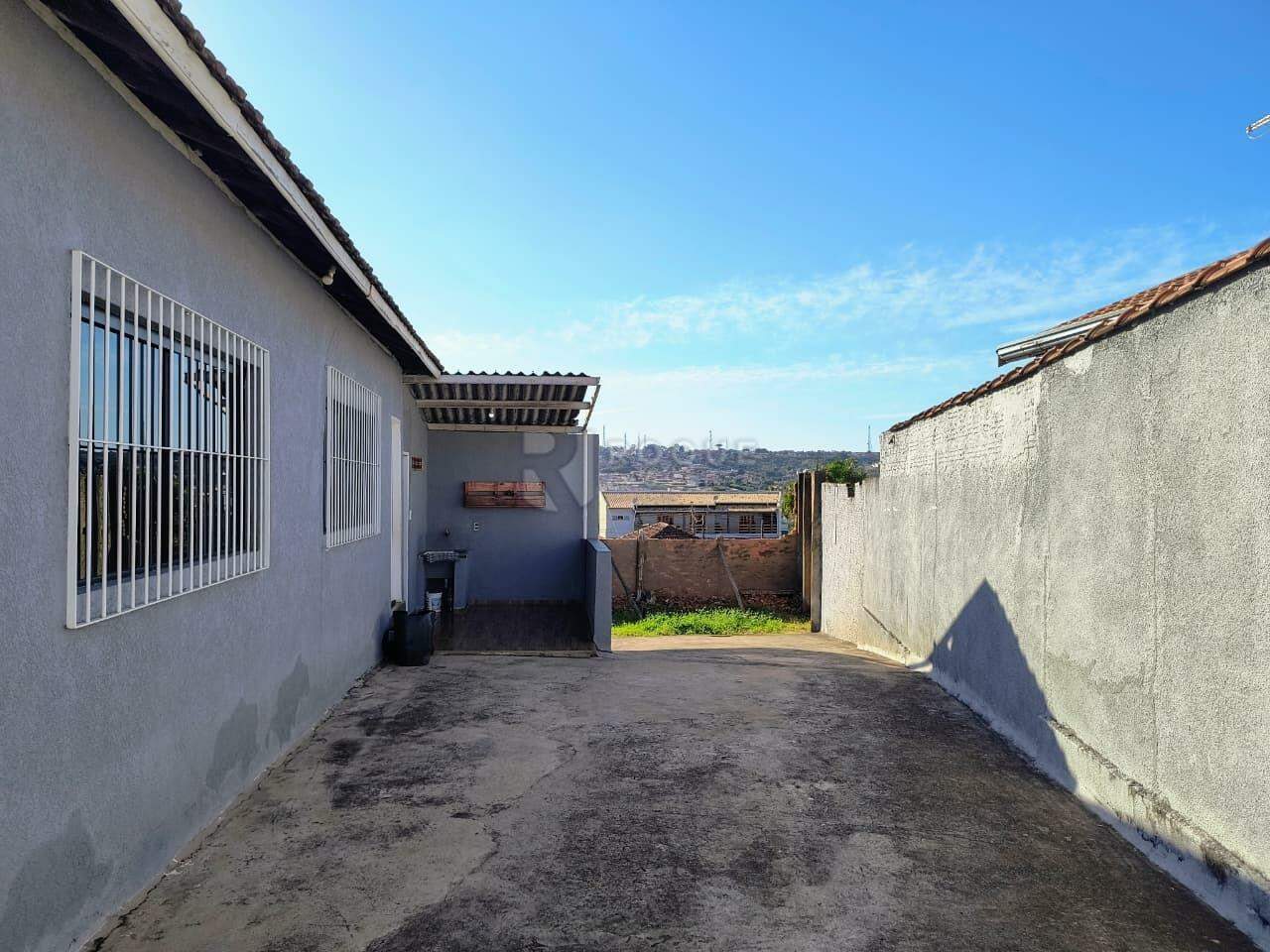 Casa Residencial para aluguel no bairro Jardim Nereide: Garagem