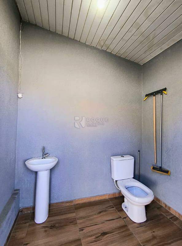 Casa Residencial para aluguel no bairro Jardim Nereide: Wc externo 