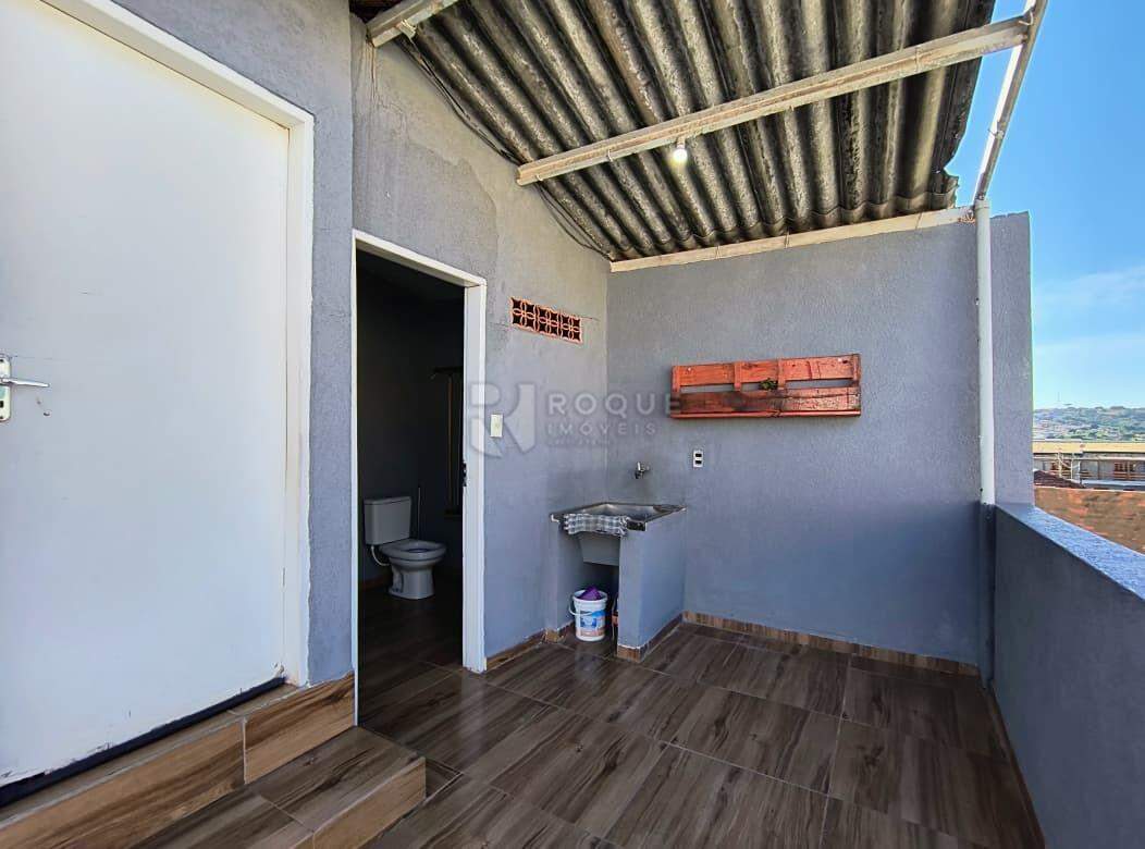 Casa Residencial para aluguel no bairro Jardim Nereide: Lavanderia