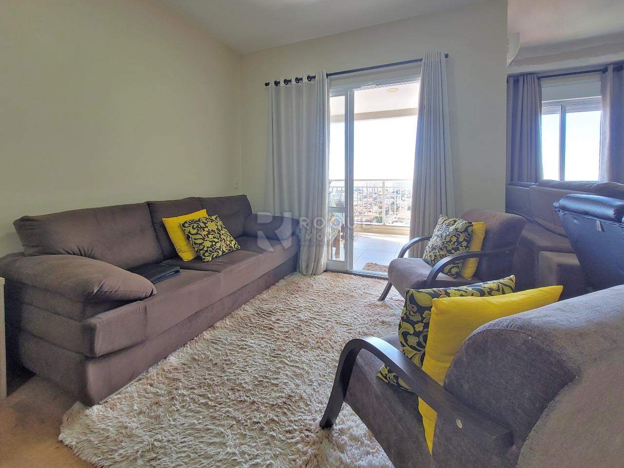 Apartamento à venda no bairro Vila Santa Rosália: Sala de estar