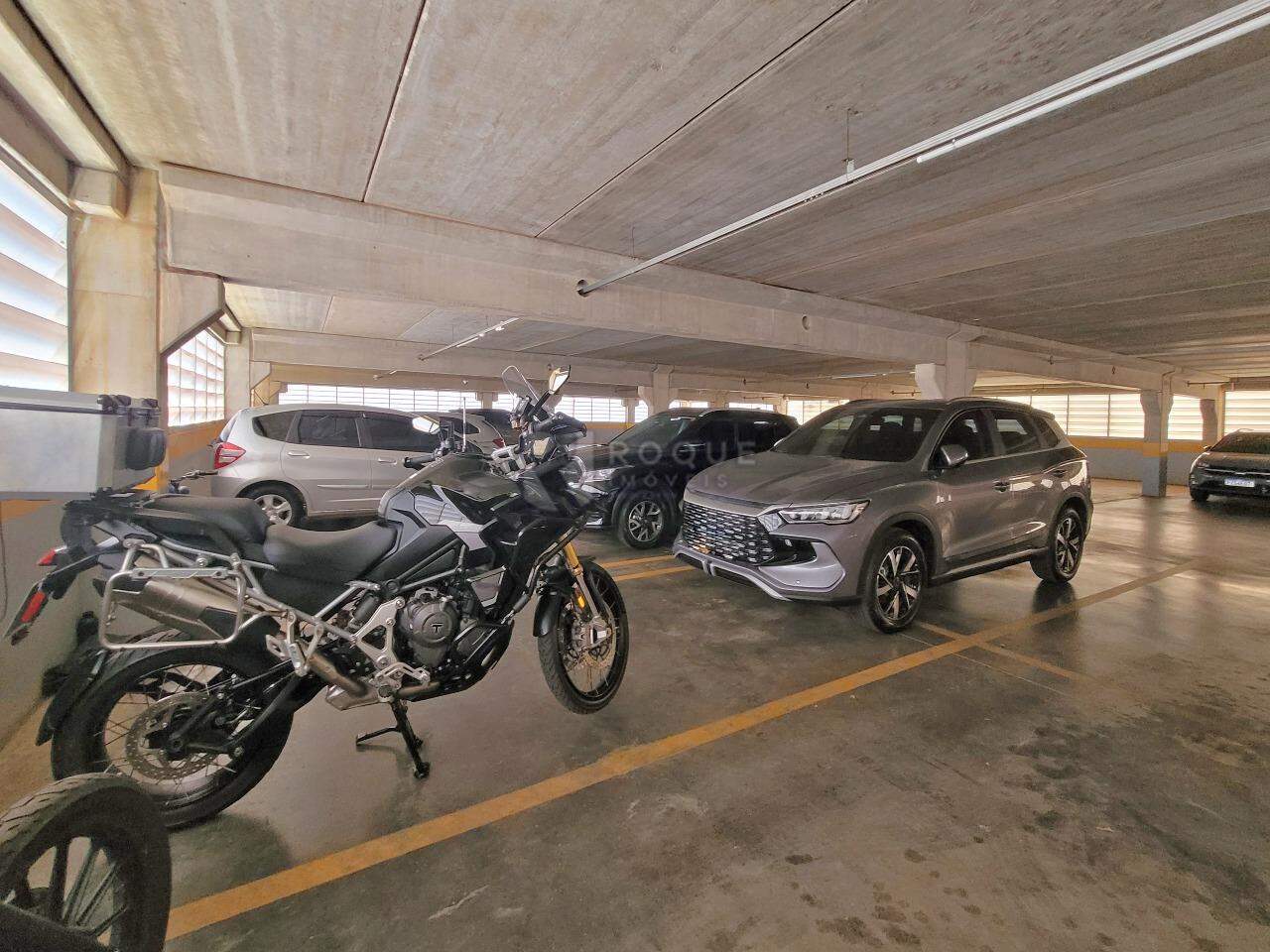 Apartamento à venda no bairro Vila Santa Rosália: Vaga de garagem