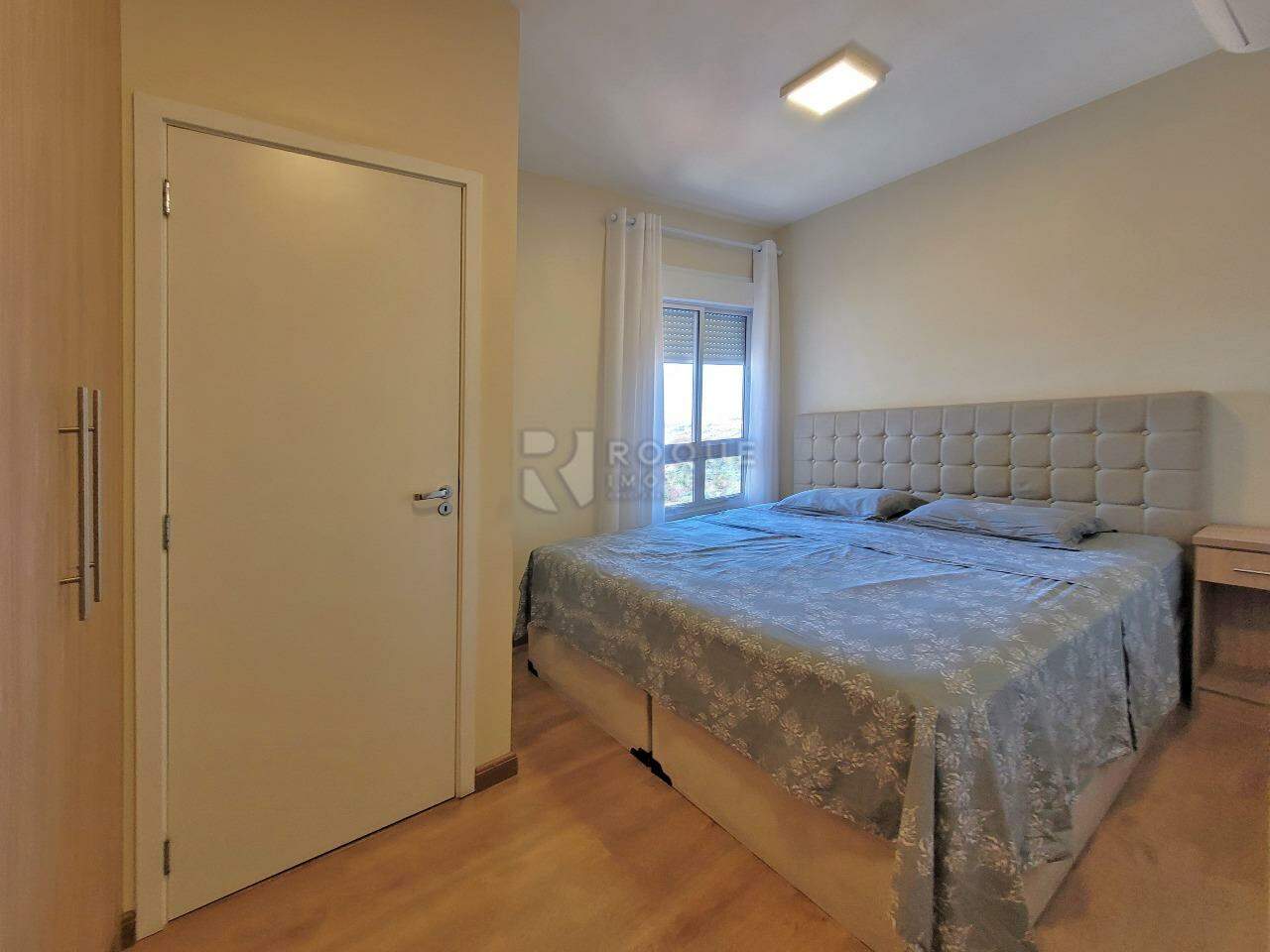 Apartamento à venda no bairro Vila Santa Rosália: Suíte