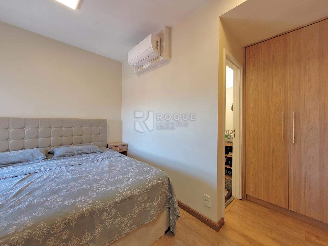 Apartamento à venda no bairro Vila Santa Rosália: Suíte