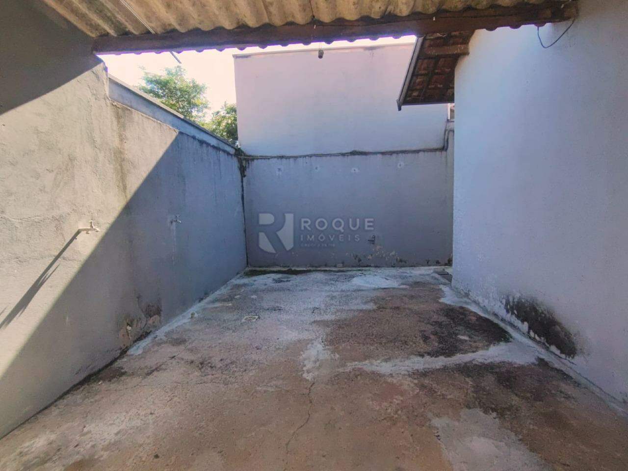 Casa Residencial para aluguel no bairro Jardim Residencial Regina Bastelli: Quintal