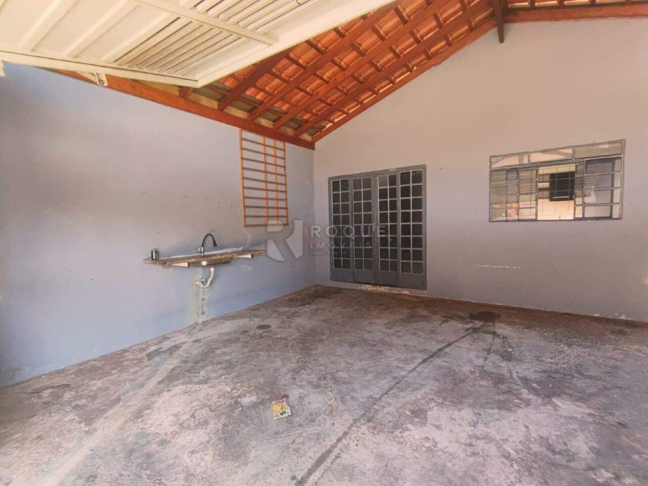 Casa Residencial para aluguel no bairro Jardim Residencial Regina Bastelli: Garagem
