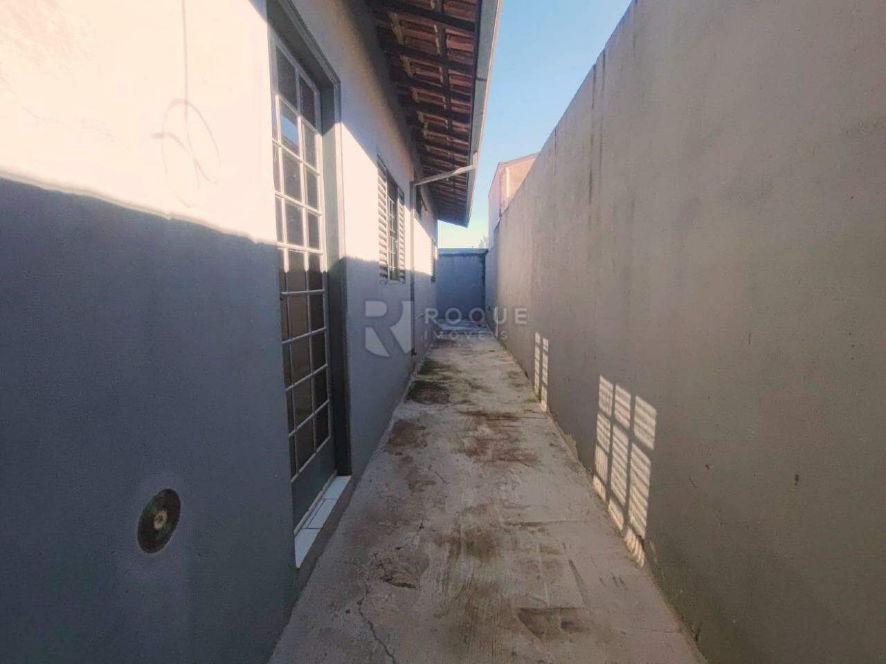 Casa Residencial para aluguel no bairro Jardim Residencial Regina Bastelli: Quintal