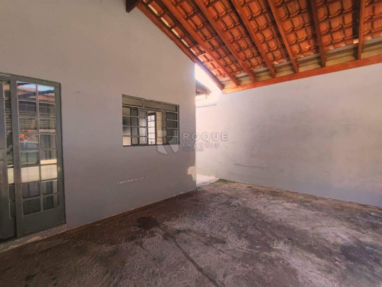 Casa Residencial para aluguel no bairro Jardim Residencial Regina Bastelli: Garagem