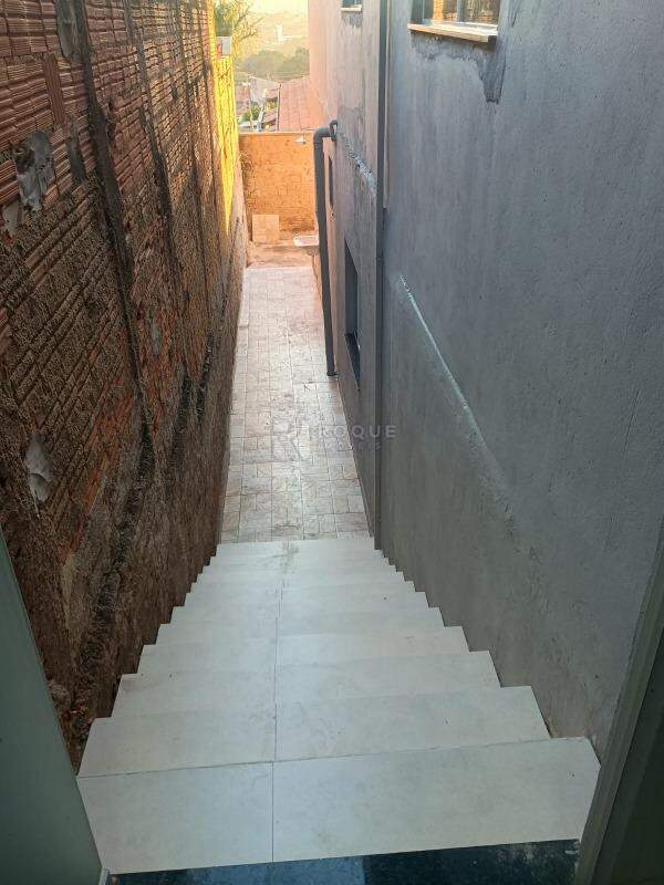 Casa Residencial à venda no bairro Parque Hippolyto: Escada acesso superior