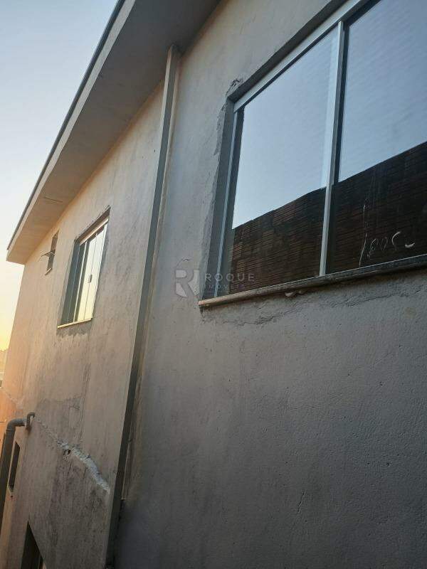 Casa Residencial à venda no bairro Parque Hippolyto: Fachada lateral