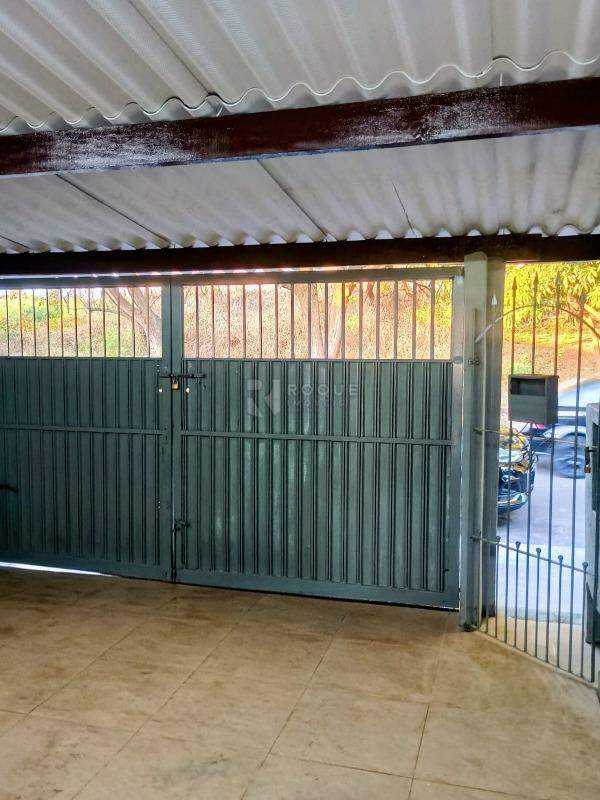 Casa Residencial à venda no bairro Parque Hippolyto: Garagem
