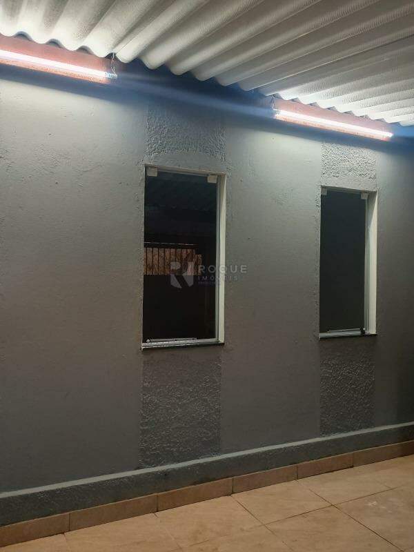 Casa Residencial à venda no bairro Parque Hippolyto: Garagem