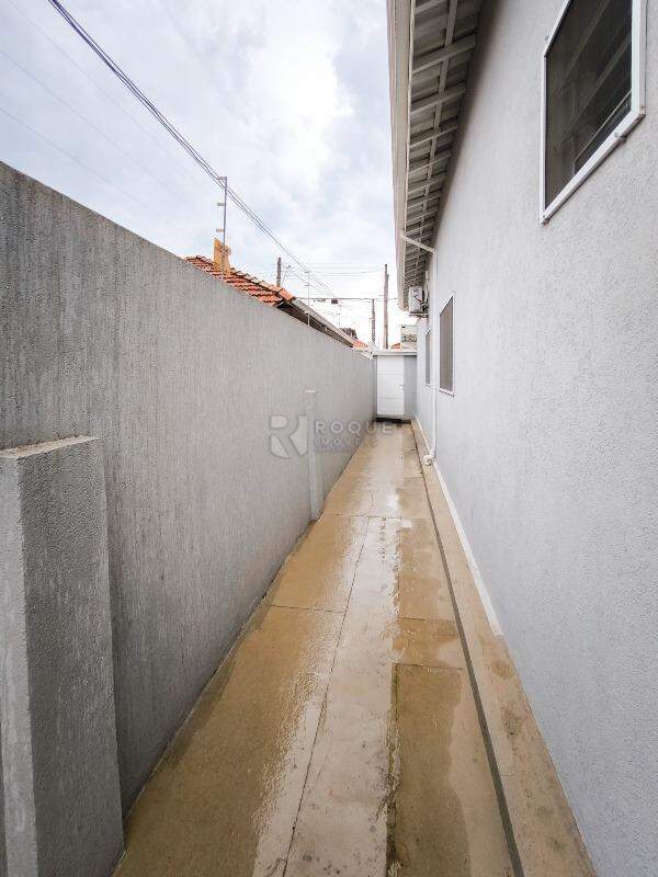 Casa Residencial à venda no bairro Vila Cristovam: ÁREA DE VARAL