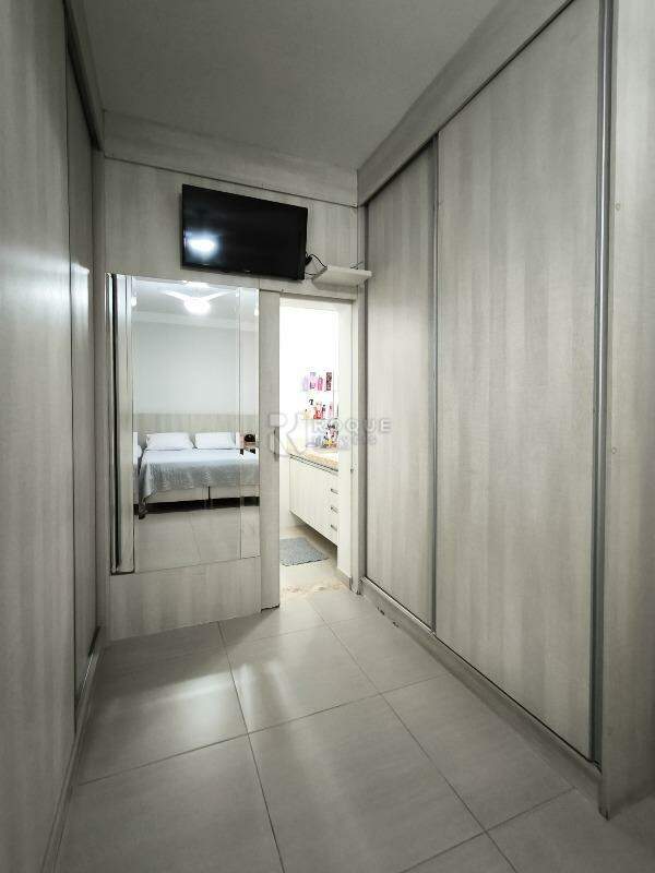Casa Residencial à venda no bairro Vila Cristovam: SUÍTE