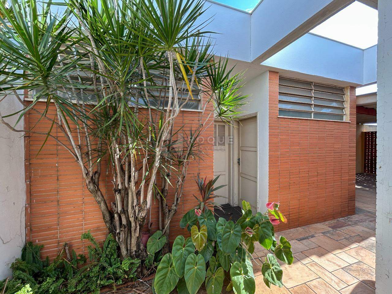 Casa Comercial para aluguel no bairro Centro: Fundo