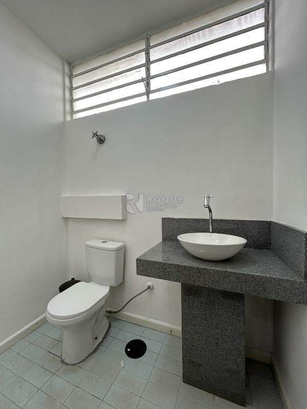 Casa Comercial para aluguel no bairro Centro: Lavabo