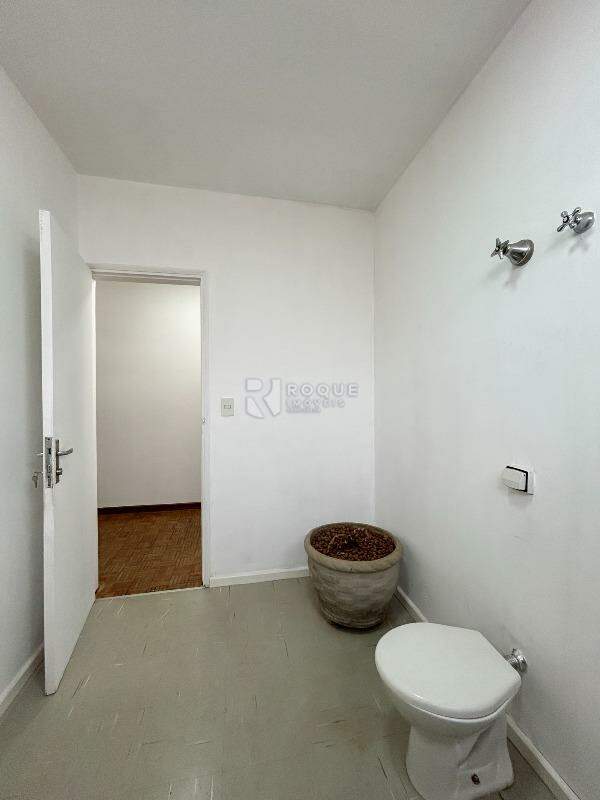 Casa Comercial para aluguel no bairro Centro: WC social