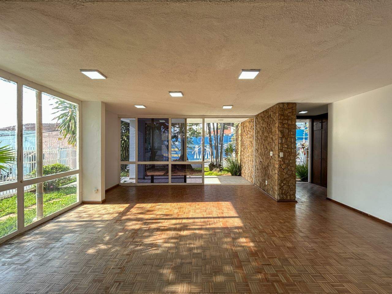 Casa Comercial para aluguel no bairro Centro: Sala