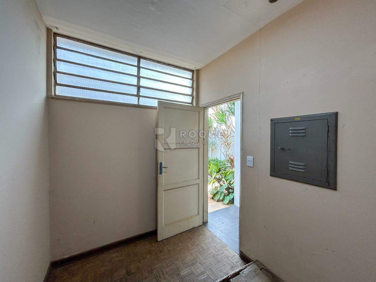 Casa Comercial para aluguel no bairro Centro: Sala fundo