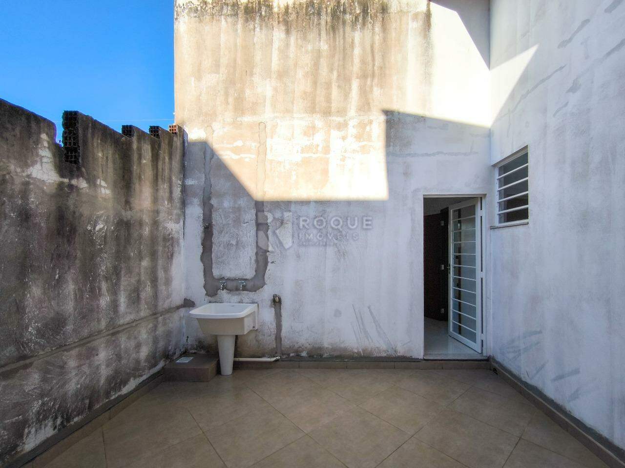 Casa Residencial à venda no bairro Jardim Residencial Graminha II: ÁREA DE SERVIÇO