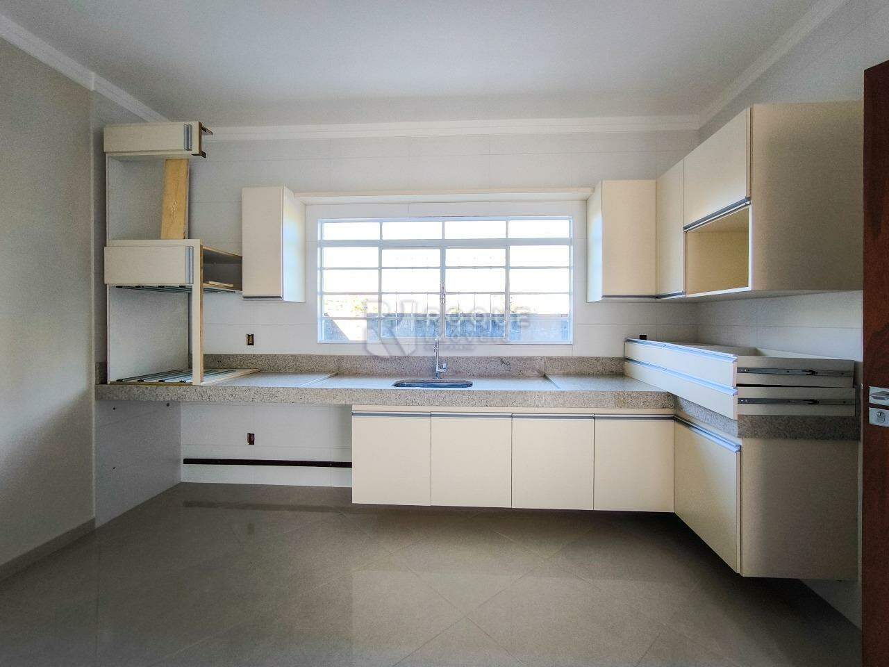 Casa Residencial à venda no bairro Jardim Residencial Graminha II: COZINHA