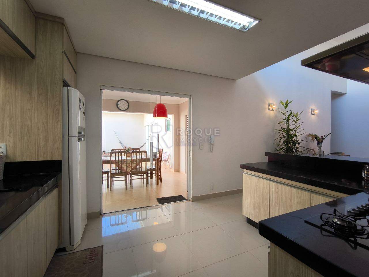 Casa em condomínio à venda no bairro Parque Residencial Roland: COZINHA