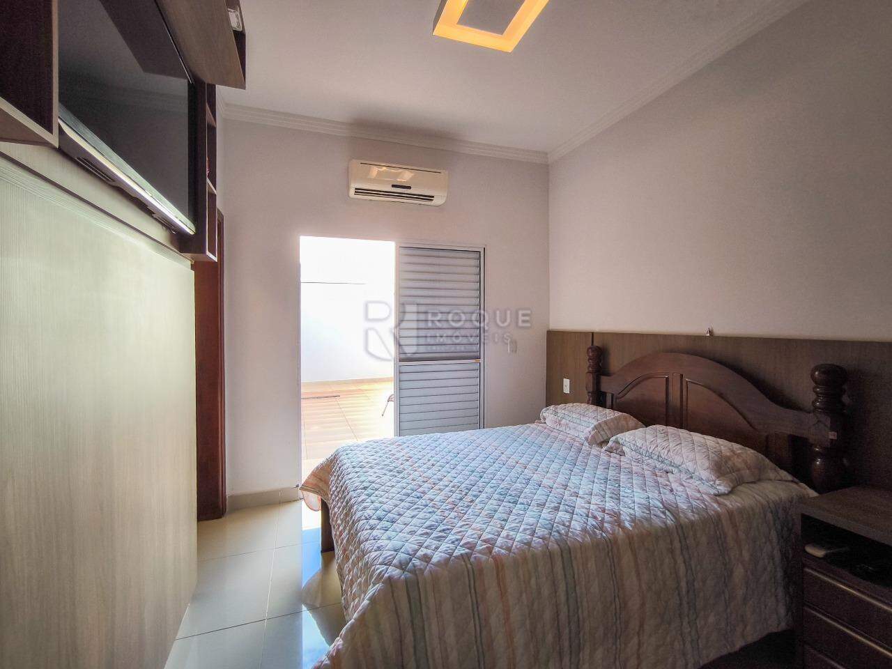 Casa em condomínio à venda no bairro Parque Residencial Roland: SUÍTE 1