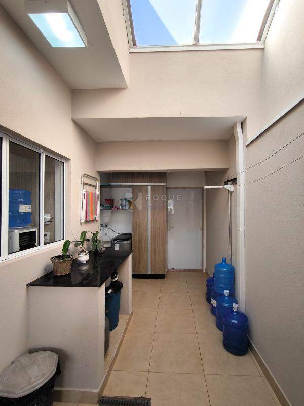 Casa em condomínio à venda no bairro Parque Residencial Roland: ÁREA DE SERVIÇO