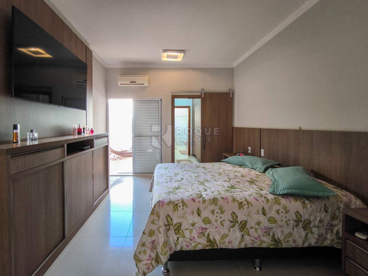 Casa em condomínio à venda no bairro Parque Residencial Roland: SUÍTE MASTER