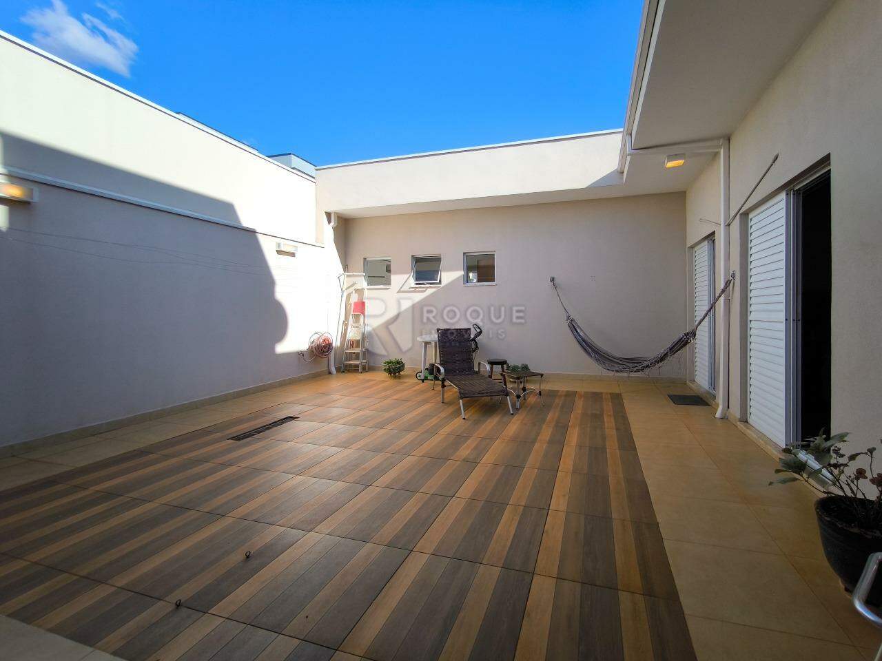 Casa em condomínio à venda no bairro Parque Residencial Roland: QIINTAL