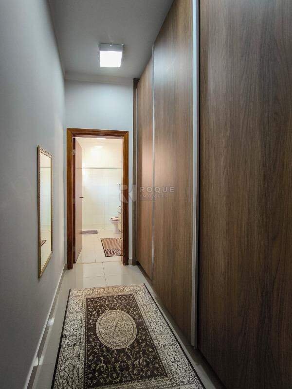 Casa em condomínio à venda no bairro Parque Residencial Roland: CLOSET SUÍTE MASTER
