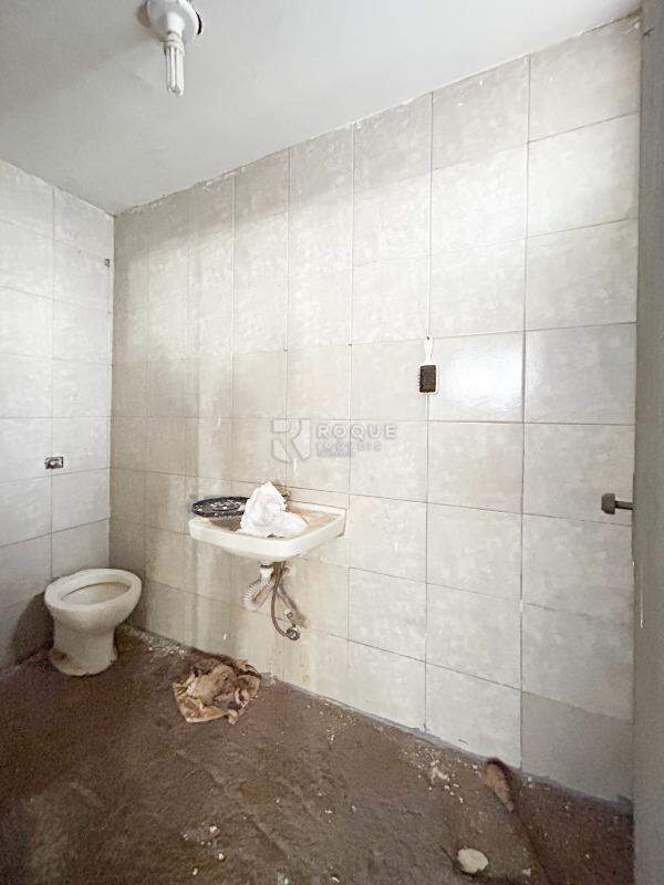 Barracão/Galpão para aluguel no bairro Vila Cidade Jardim: WC subsolo 