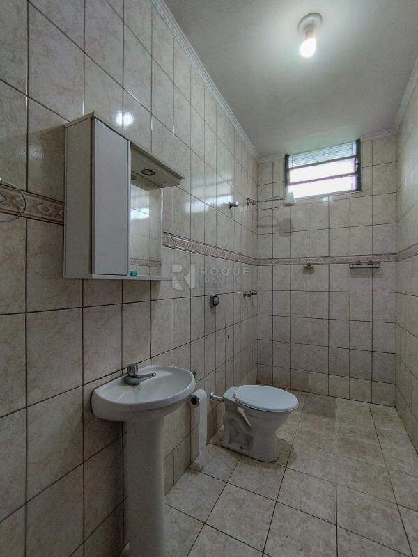 Casa Residencial para aluguel no bairro Jardim Residencial Dona Santina Paroli Peccinini: WC social 