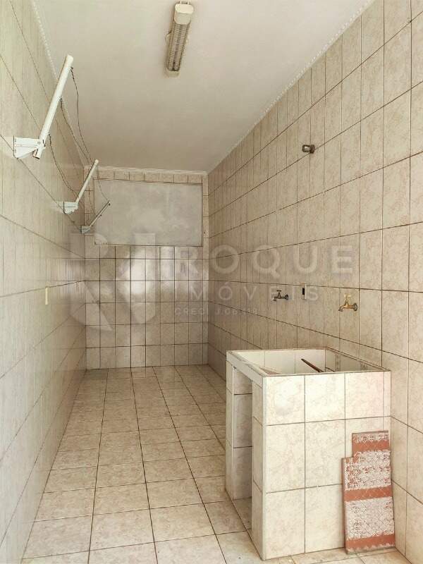 Casa Residencial para aluguel no bairro Jardim Residencial Dona Santina Paroli Peccinini: Área de serviço