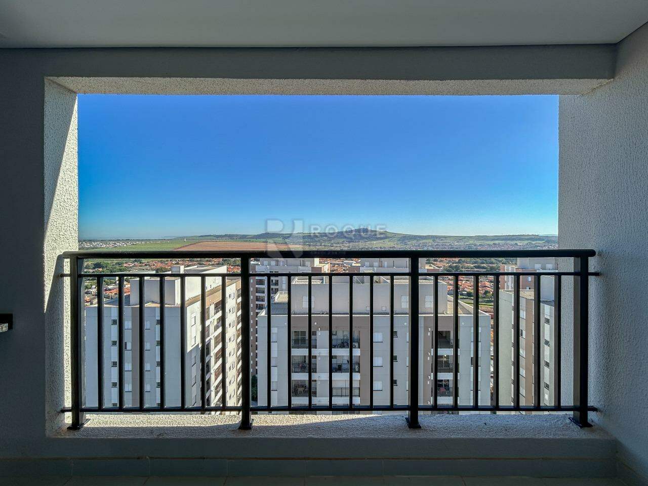 Apartamento para aluguel no bairro Jardim Santa Adélia: Sacada