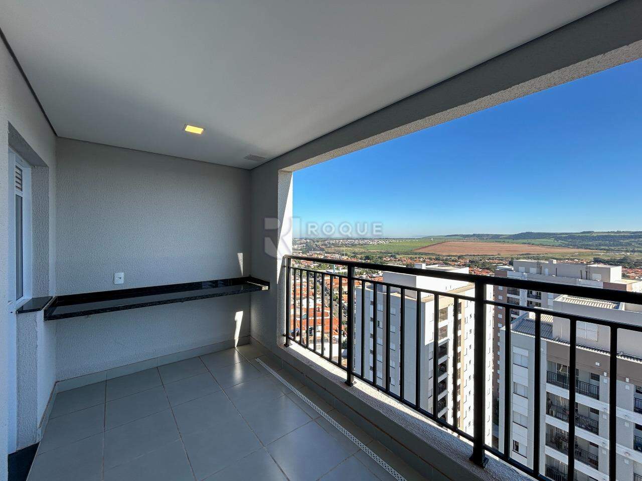 Apartamento para aluguel no bairro Jardim Santa Adélia: Sacada